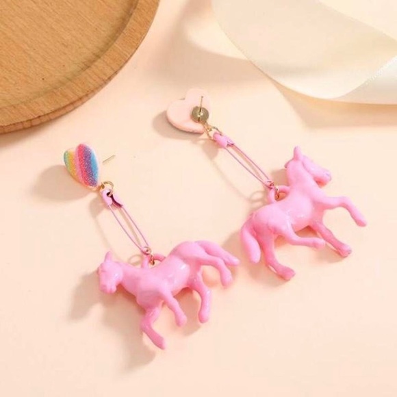 LAST PAIR!!! Rainbow & pink heart & horse carousel drop earrings - Picture 2 of 4